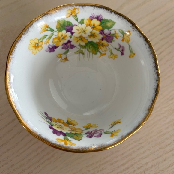 Vintage Royal Albert Creamer and Sugar Bowl - Picture 7 of 9